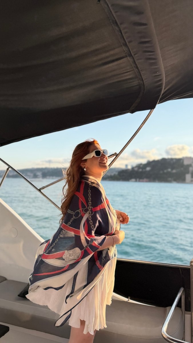 Kemerli Üçgen Omuz Şalı Lacivert