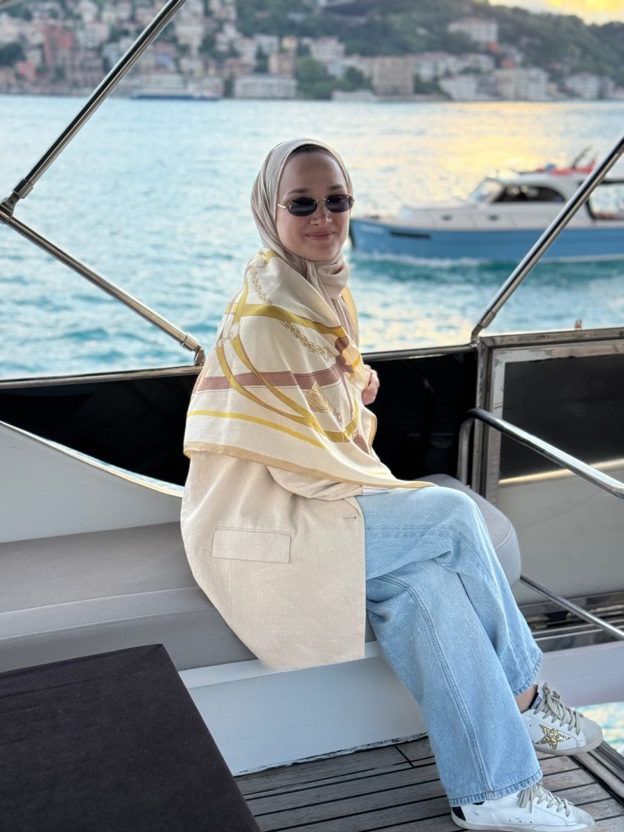 Kemerli Üçgen Omuz Şalı Sarı